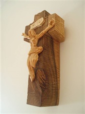 Dřevořezba kříže ořech
