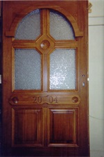 Dveře s letopočtem