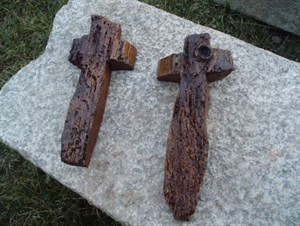 Křížky ze staré borovice