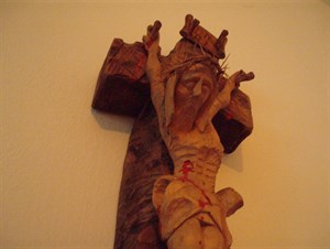 Dřevořezba kříže, materiál ořech,olše