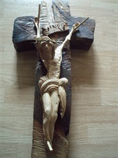 Dřevořezba kříže, materiál ořech,lípa